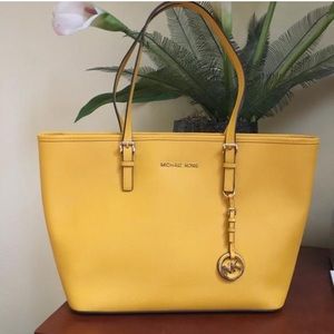 Michael Kors Jet Set Tote Bag